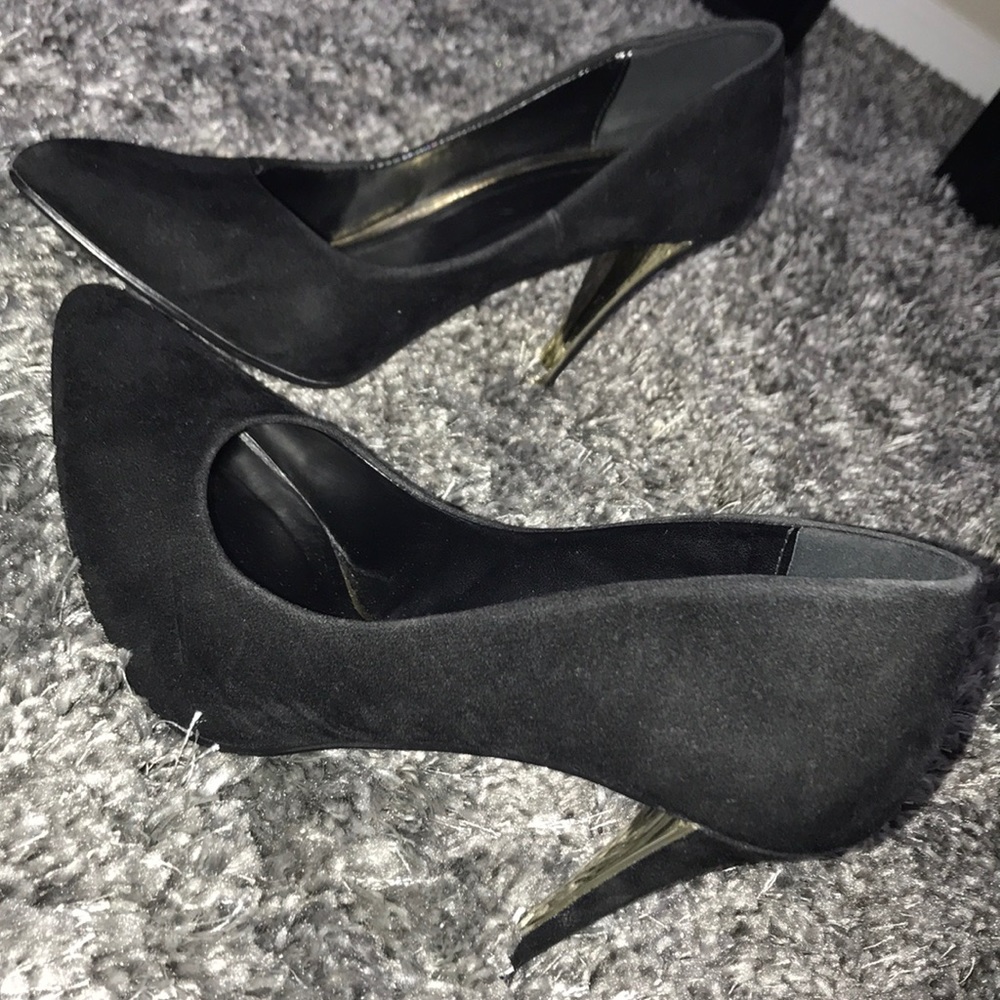 Black Pumps